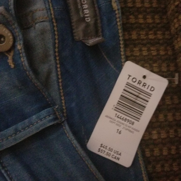 Torrid NWT bemuda shorts /jeggins super soft - Picture 2 of 5